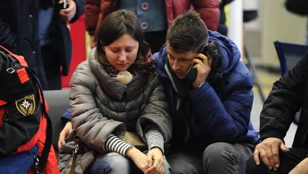 Familiares de las víctimas del siniestro del Boeing-737 en Rostov del Don - Sputnik Mundo