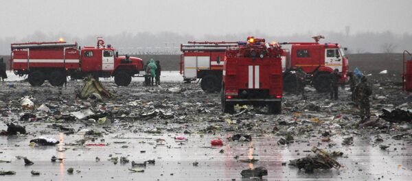 El lugar de la catástrofe del Boeing-737-800 en el aeropuerto de Rostov del Don - Sputnik Mundo