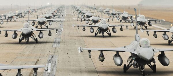 Cazas F-16 (archivo) - Sputnik Mundo