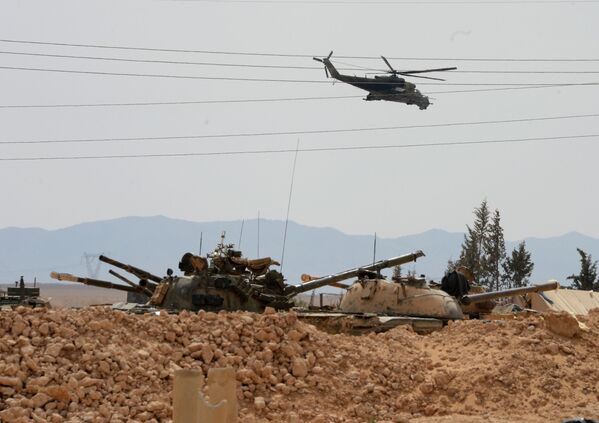 Los Halcones del desierto en la entrada de Palmira - Sputnik Mundo