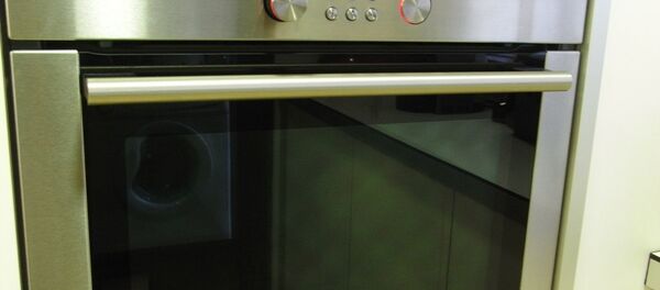 La madre inquisidora: detenida una mujer por meter a su hija en el horno - Sputnik Mundo