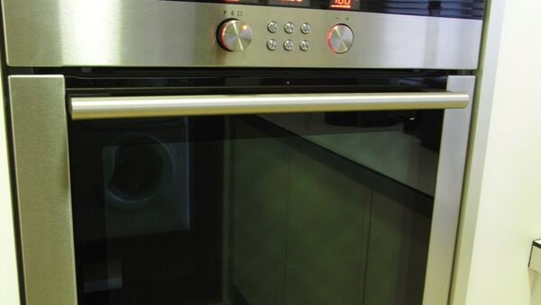 La madre inquisidora: detenida una mujer por meter a su hija en el horno - Sputnik Mundo