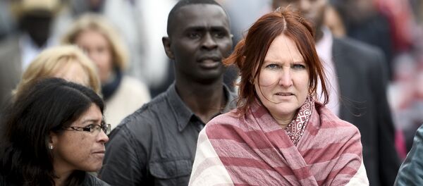 La gente en el lugar de uno de los atentados en Bruselas - Sputnik Mundo