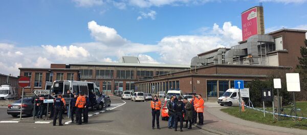 La policía acordona el aeropuerto de Bruselas tras las explosiones - Sputnik Mundo