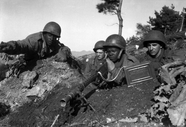 Soldados de la 2ª División de Infantería de EEUU en acción cerca del río Ch'ongch'on, 20 de noviembre de 1950. - Sputnik Mundo