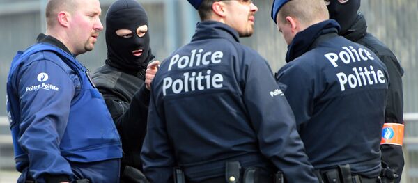 Policía belga en la estación de metro Maelbeek - Sputnik Mundo