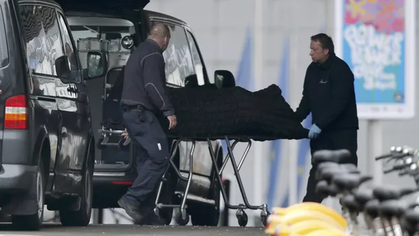 Cuerpo de la víctima del atentado en Bruselas - Sputnik Mundo