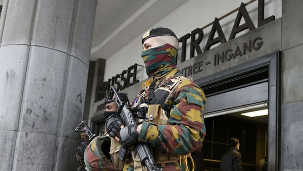 Policía belga encuentra la carta de uno de los suicidas de Bruselas Policía belga encuentra la carta de uno de los suicidas de Bruselas - Sputnik Mundo