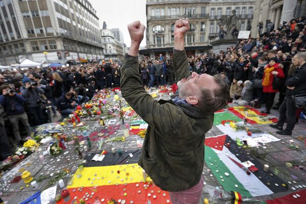 Memorial en honor de los atentados de Bruselas de 2016. - Sputnik Mundo