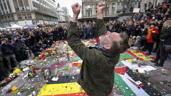 Homenaje a las víctimas de los atentados en Bruselas - Sputnik Mundo