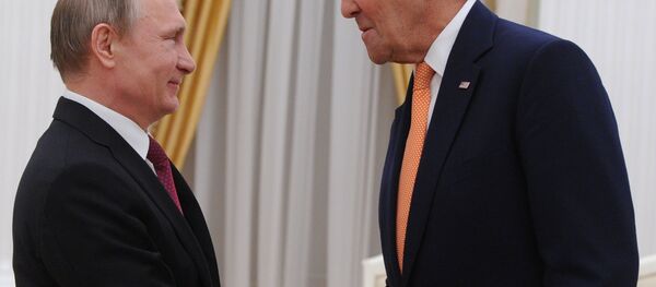 El presidente ruso, Vladímir Putin, y el secretario de Estado de EEUU, John Kerry (archivo) - Sputnik Mundo