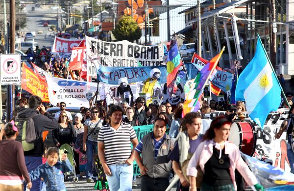 Habitantes de Bariloche, Argentina, protestan contra la llegada del presidente de Estados Unidos, Barack Obama - Sputnik Mundo