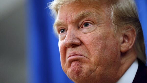 U.S. Republican presidential candidate Trump answering a question at a news conference before a campaign rally in Hampton - Sputnik Mundo