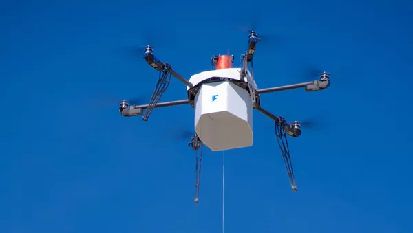 Un dron en EEUU entrega un paquete postal en zona urbana por primera vez - Sputnik Mundo