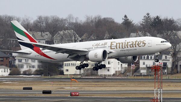 Avión de la compañía Emirates - Sputnik Mundo