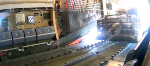 Ayuda humanitaria rusa para Deir Ezzor (captura de pantalla) Ayuda humanitaria rusa para Deir Ezzor (captura de pantalla) - Sputnik Mundo