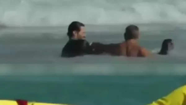 Hugh Jackman rescata a su hijo y a otro bañista del mar - Sputnik Mundo