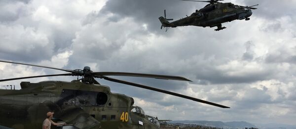 Helicópteros Mi-24 en el aeródromo de Hmeymim en Siria (archivo) - Sputnik Mundo