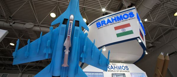 Un misil Brahmos (archivo) - Sputnik Mundo