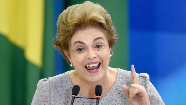 Brazilian President Dilma Rousseff delivers a speech during meeting with a group of jurists and lawyers who came to the Planalto Palace in Brasilia to provide support in March 22, 2016. - Sputnik Mundo