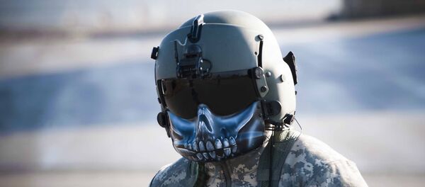 Piloto estadounidense en la base Bondsteel en Kosovo - Sputnik Mundo