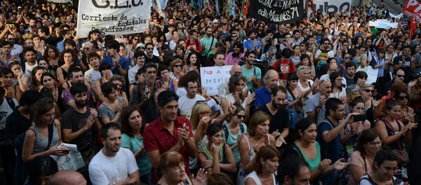 Una manifestación contra los despidos en Buenos Aires, Argentina, el 29 de enero de 2016 - Sputnik Mundo