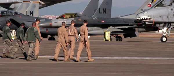 Militares estadounidenses en la base de aérea Incirlik en Turquía - Sputnik Mundo