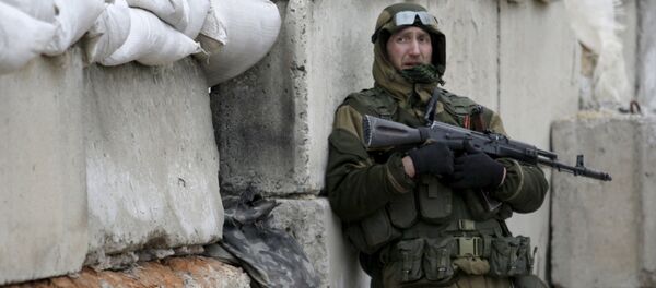 Un miliciano del este de Ucrania - Sputnik Mundo