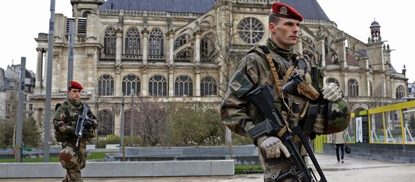 Militares franceses en París - Sputnik Mundo
