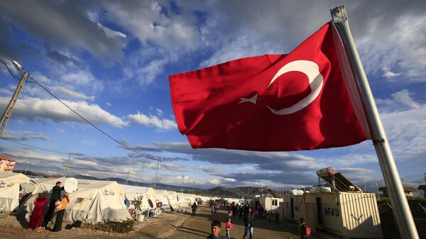  Turkish flag flies at the refugee camp for Syrian refugees in Islahiye, Gaziantep province, southeastern Turkey,Wednesday, March 16, 2016 - Sputnik Mundo