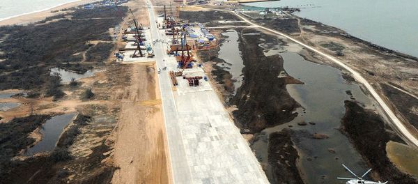 Construcción del puente sobre del estrecho de Kerch, 18 de marzo, 2016 Construcción del puente sobre del estrecho de Kerch, 18 de marzo, 2016 - Sputnik Mundo