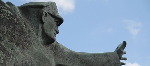 Un monumento soviético en Varsovia, la capital de Polonia Un monumento soviético en Varsovia, la capital de Polonia - Sputnik Mundo