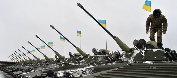 Ejercicios militares en Ucrania Ejercicios militares en Ucrania - Sputnik Mundo