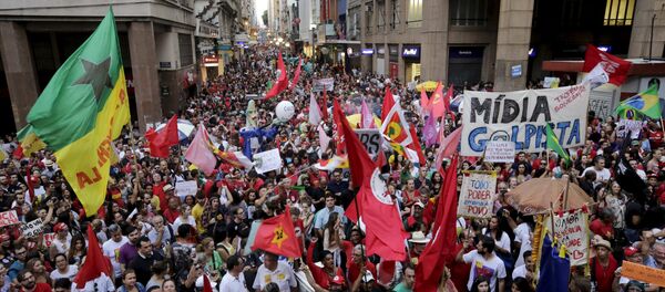 Protestas contra impeachment de Rousseff en Porto Alegre - Sputnik Mundo