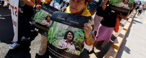 Manifestantes exigen justicia para Berta Cáceres en Tegucigalpa, Honduras - Sputnik Mundo