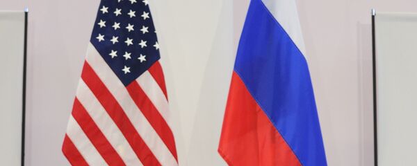 Banderas de EEUU y Rusia - Sputnik Mundo