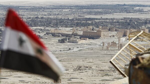 Bandera de Siria en Palmira - Sputnik Mundo