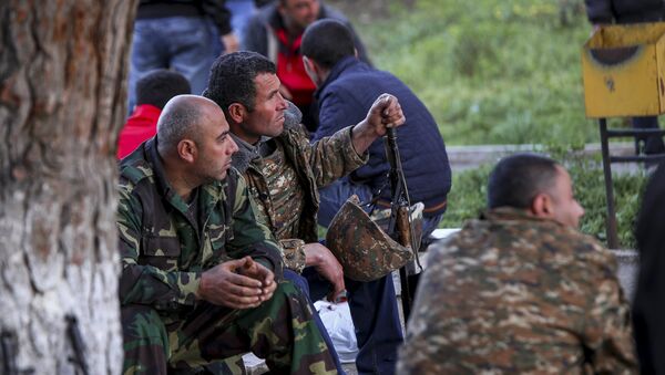 Voluntarios armenios en Nagorno Karabaj - Sputnik Mundo