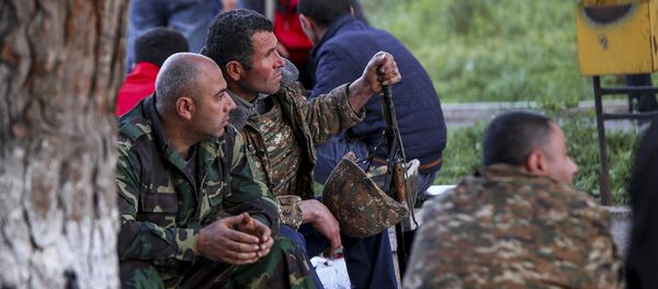 Voluntarios armenios en Nagorno Karabaj - Sputnik Mundo