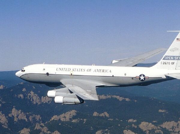 Avión estadounidense OC-135B - Sputnik Mundo