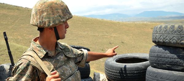 Un soldado armenio (archivo) - Sputnik Mundo