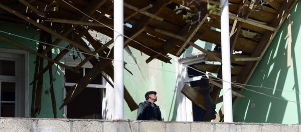 Edificio destruido durante los combates en Nagorno Karabaj - Sputnik Mundo