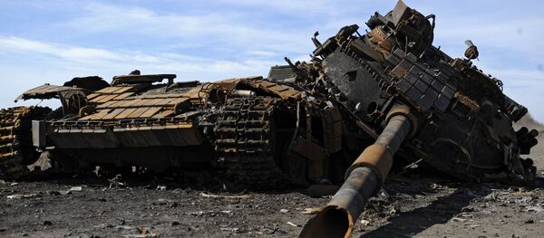 Un tanque destruido (Archivo) - Sputnik Mundo