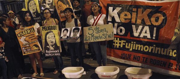 Gente protestando contra la candidatura presidencial de Keiko Fujimori en Lima, Perú - Sputnik Mundo