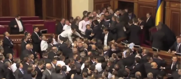 Mejor que un reality: ¿Cómo son las peleas en el Parlamento ucraniano? Mejor que un reality: ¿Cómo son las peleas en el Parlamento ucraniano? - Sputnik Mundo