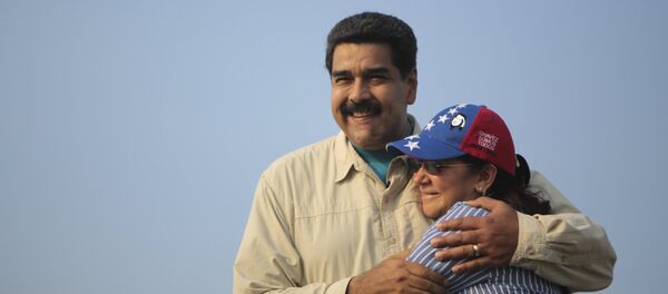 Presidente de Venezuela, Nicolás Maduro, con su esposa, Cilia Flores - Sputnik Mundo