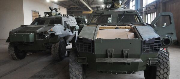 Auto blindado Dozor-B en la fábrica de Leópolis - Sputnik Mundo
