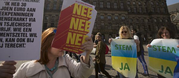 Opiniones encontradas entre los manifestantes del referéndum sobre Ucrania Opiniones encontradas entre los manifestantes del referéndum sobre Ucrania - Sputnik Mundo