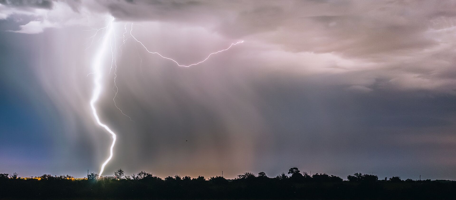 Lluvia y relámpago - Sputnik Mundo, 1920, 12.08.2020