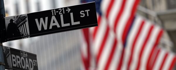 This file photo taken on January 07, 2016 shows a street sign at the corner of Wall and Broad Street across from the New York Stock Exchange - Sputnik Mundo